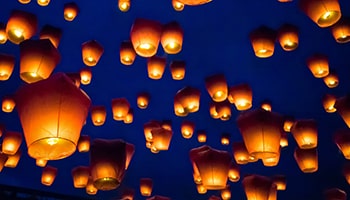 Chinese sky on sale lanterns meaning